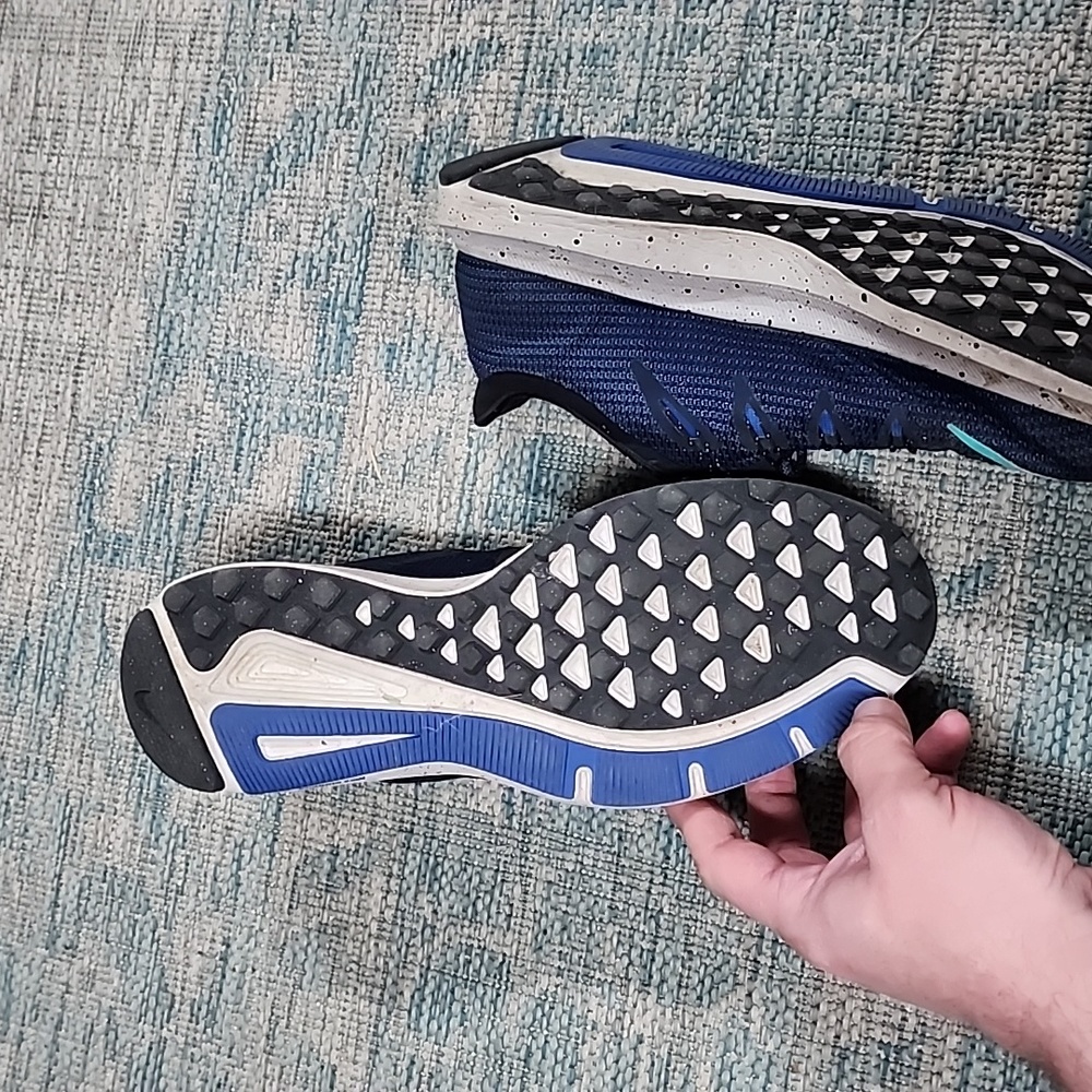 Nike running shoe - Picture 6 of 7